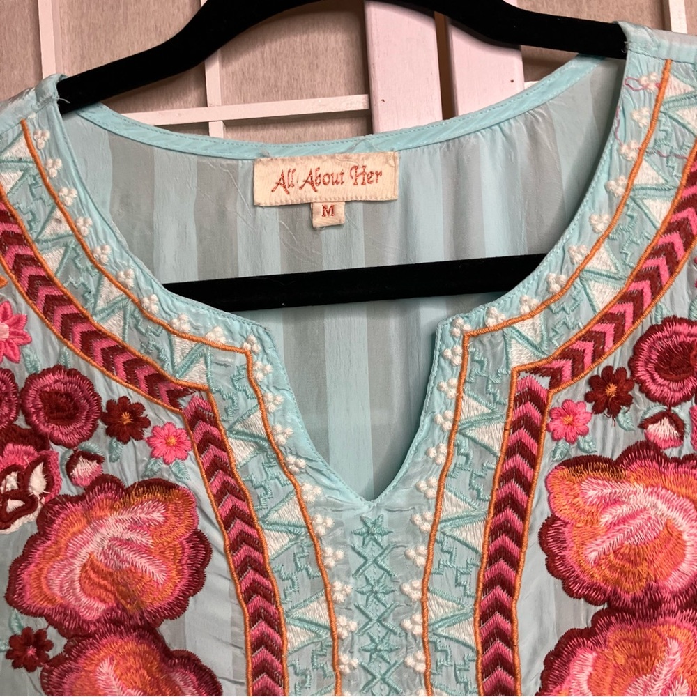 VTG Embroidered Tunic Pastel Turqoise Size Medium - Picture 2 of 7